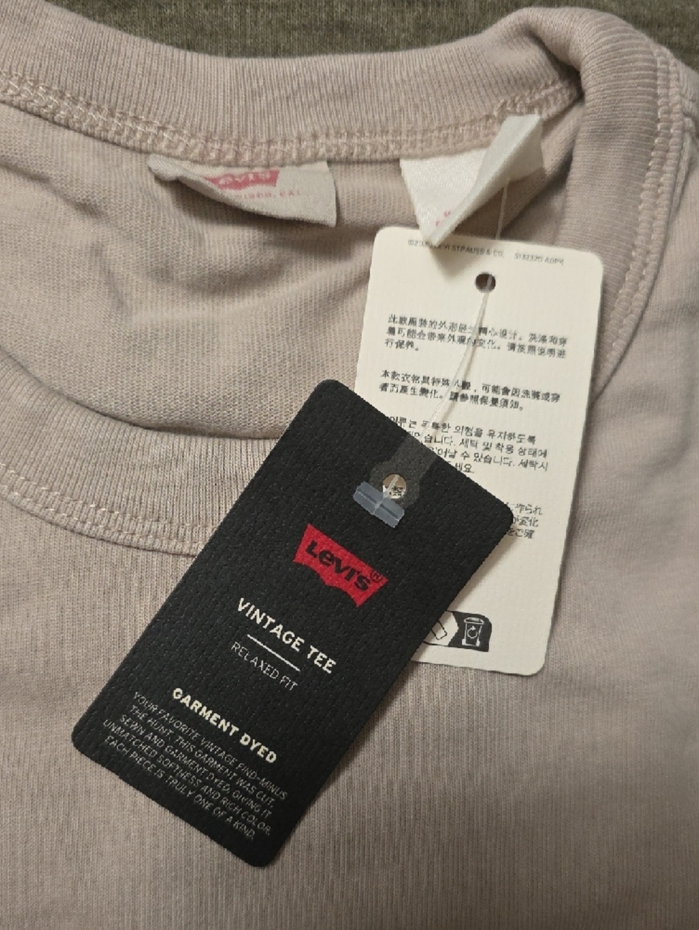 Levi's® Premium
Vintage Garment Dye Short-sleeve Tee - Picture 5 of 9